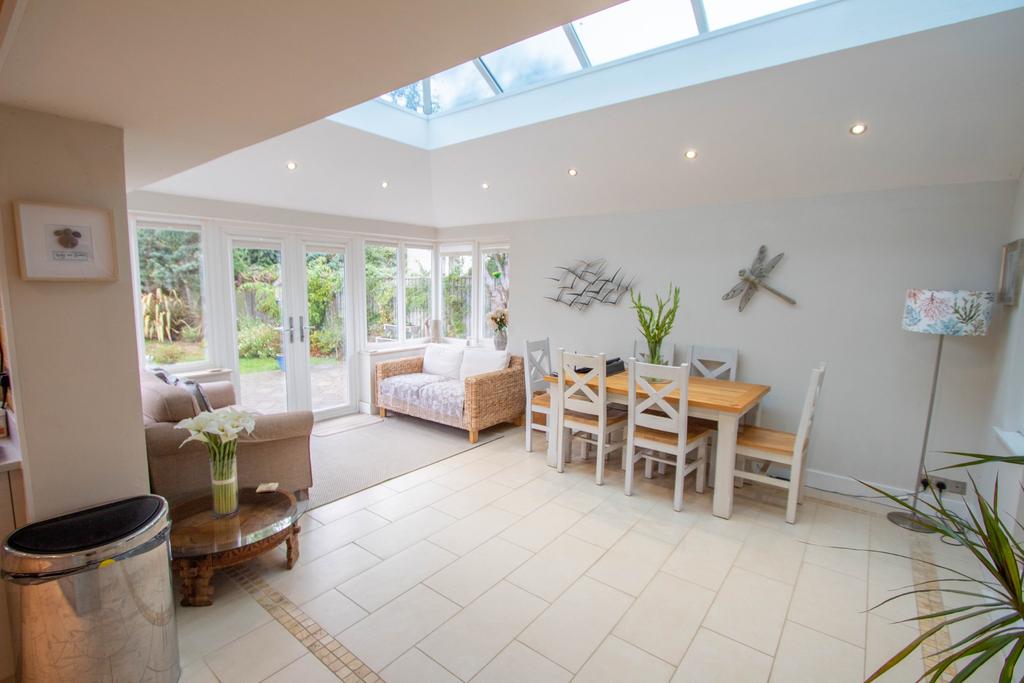 Kitchen/ dining/ family area