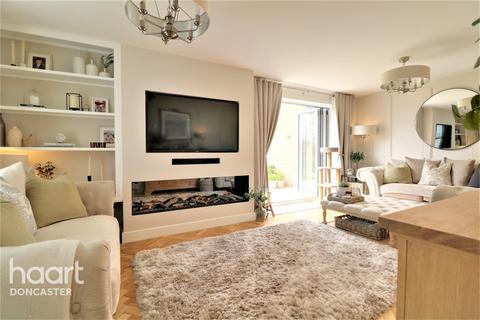 12 Cutter Lane, New Rossington, Doncaster, DN11 0HE