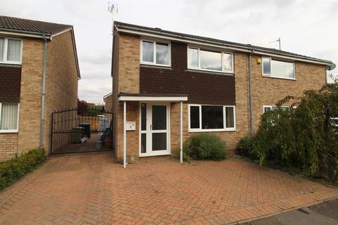 3 bedroom semi-detached house for sale - Ribble Close, Newport Pagnell