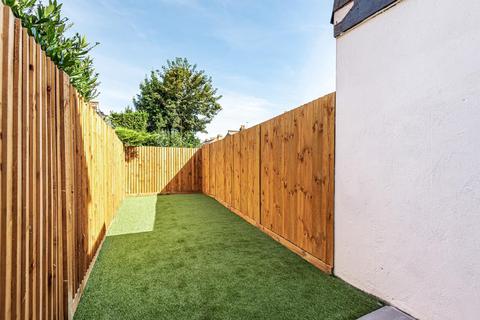 2a Pevensey Road, London, SW17 0HW