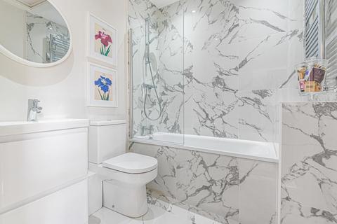 2a Pevensey Road, London, SW17 0HW