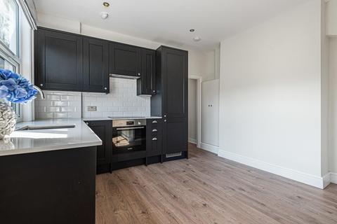 2a Pevensey Road, London, SW17 0HW