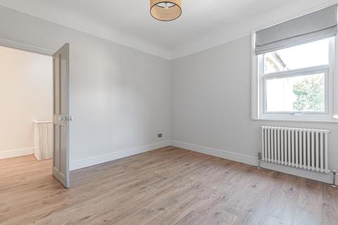 2a Pevensey Road, London, SW17 0HW