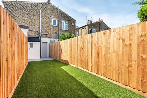 2a Pevensey Road, London, SW17 0HW