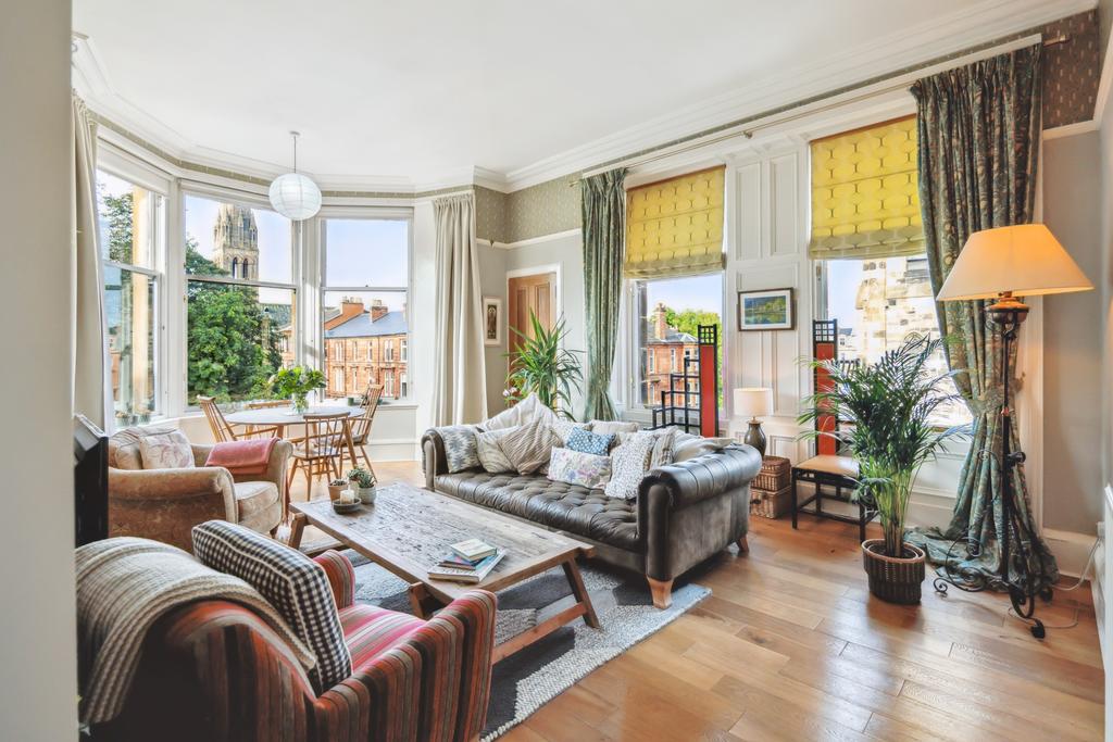 Albert Avenue, Flat 2/1, Queens Park, Glasgow, G42 8RA 3 bed apartment