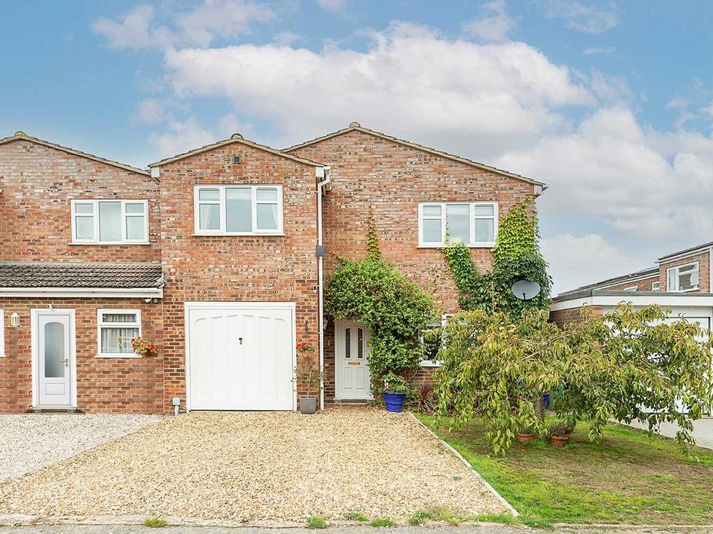 Swan Close, Ivinghoe Aston 4 bed semidetached house for sale £550,000