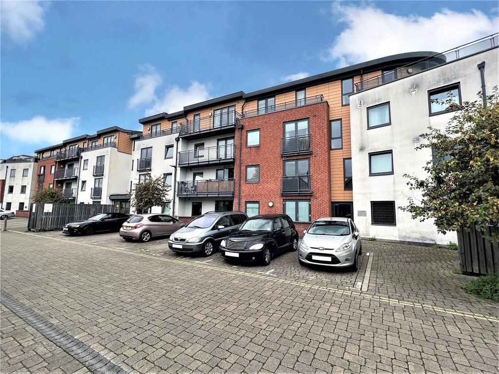 Centro, Southern Road, Camberley... 1 bed apartment £995 pcm (£230 pw)