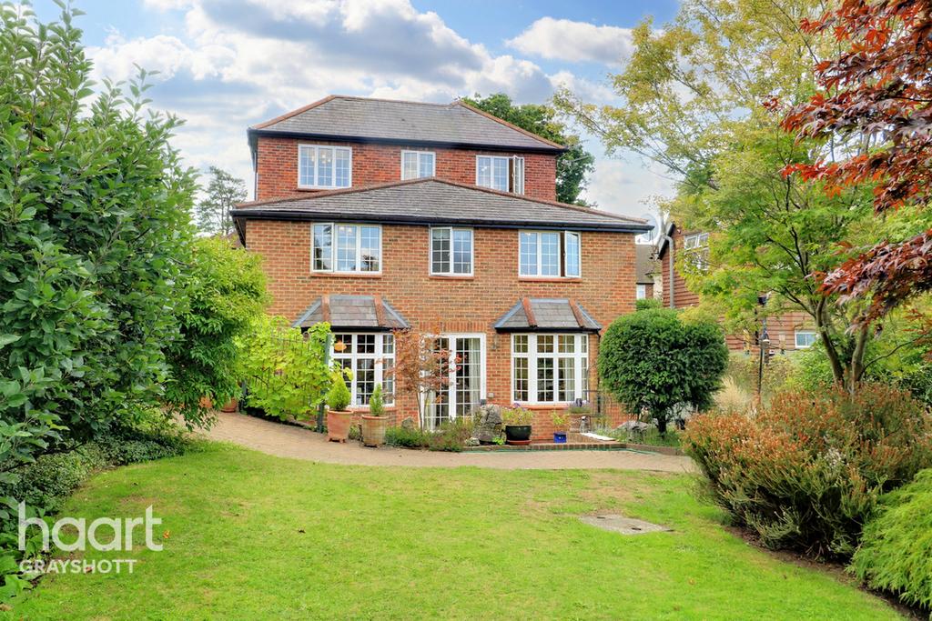 Beacon Hill Road, Hindhead 5 bed detached house £875,000