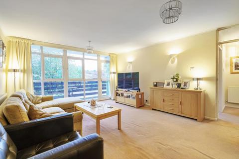 2 bedroom flat for sale - Bourne Way, Hayes