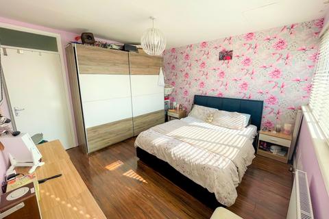 19 Poulcott, Wraysbury, Staines, TW19 5DN