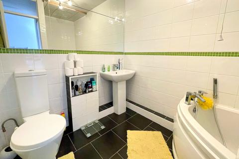 19 Poulcott, Wraysbury, Staines, TW19 5DN
