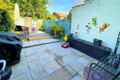 19 Poulcott, Wraysbury, Staines, TW19 5DN