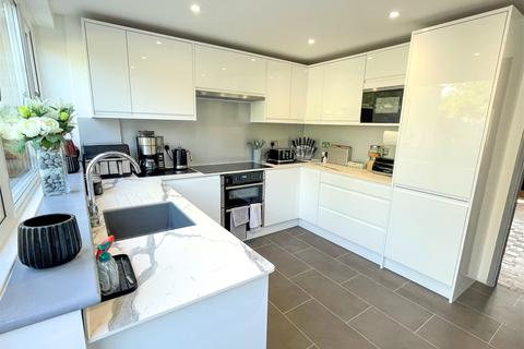 19 Poulcott, Wraysbury, Staines, TW19 5DN
