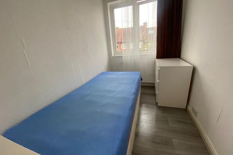 1 bedroom in a house share to rent - Higham Road, London N17