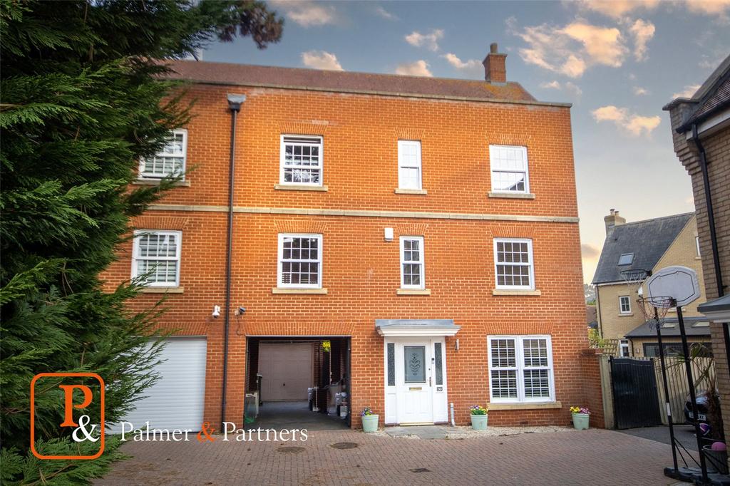 Septimus Drive, Highwoods... 5 bed semidetached house £425,000