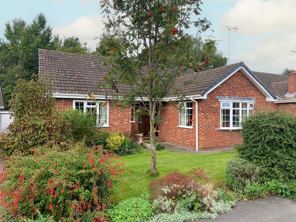 Bracken Road, Driffield, YO25 6UJ 3 bed detached bungalow £325,000