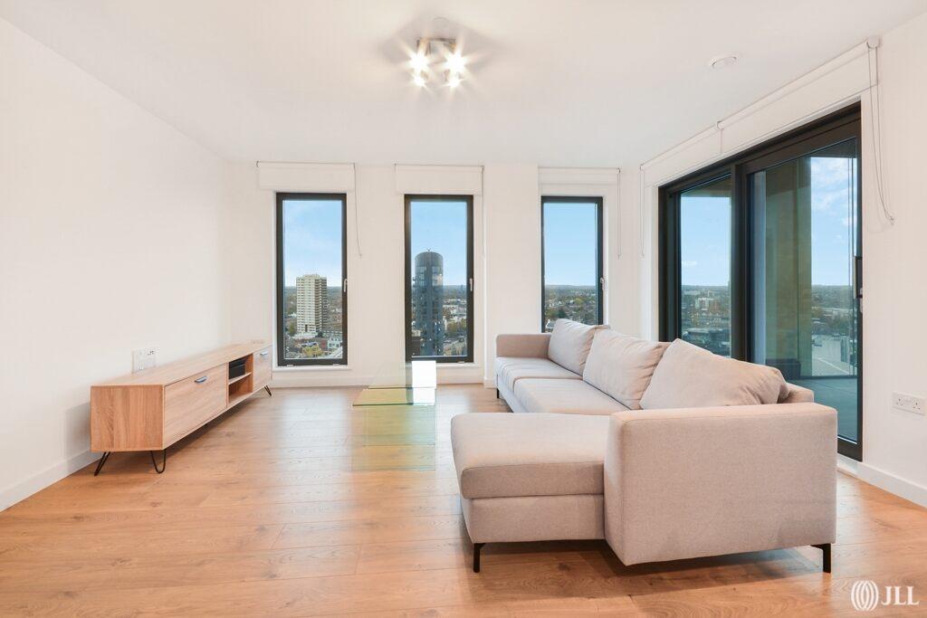 Legacy Tower, Stratford Central E15 3 bed flat £3,000 pcm (£692 pw)