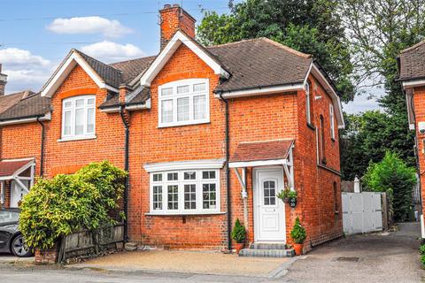 16 Rayleigh Road, Hutton, Brentwood, CM13 1AE