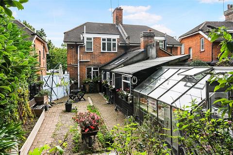 16 Rayleigh Road, Hutton, Brentwood, CM13 1AE