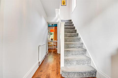 16 Rayleigh Road, Hutton, Brentwood, CM13 1AE
