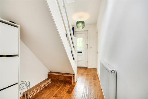16 Rayleigh Road, Hutton, Brentwood, CM13 1AE