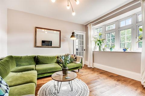 16 Rayleigh Road, Hutton, Brentwood, CM13 1AE