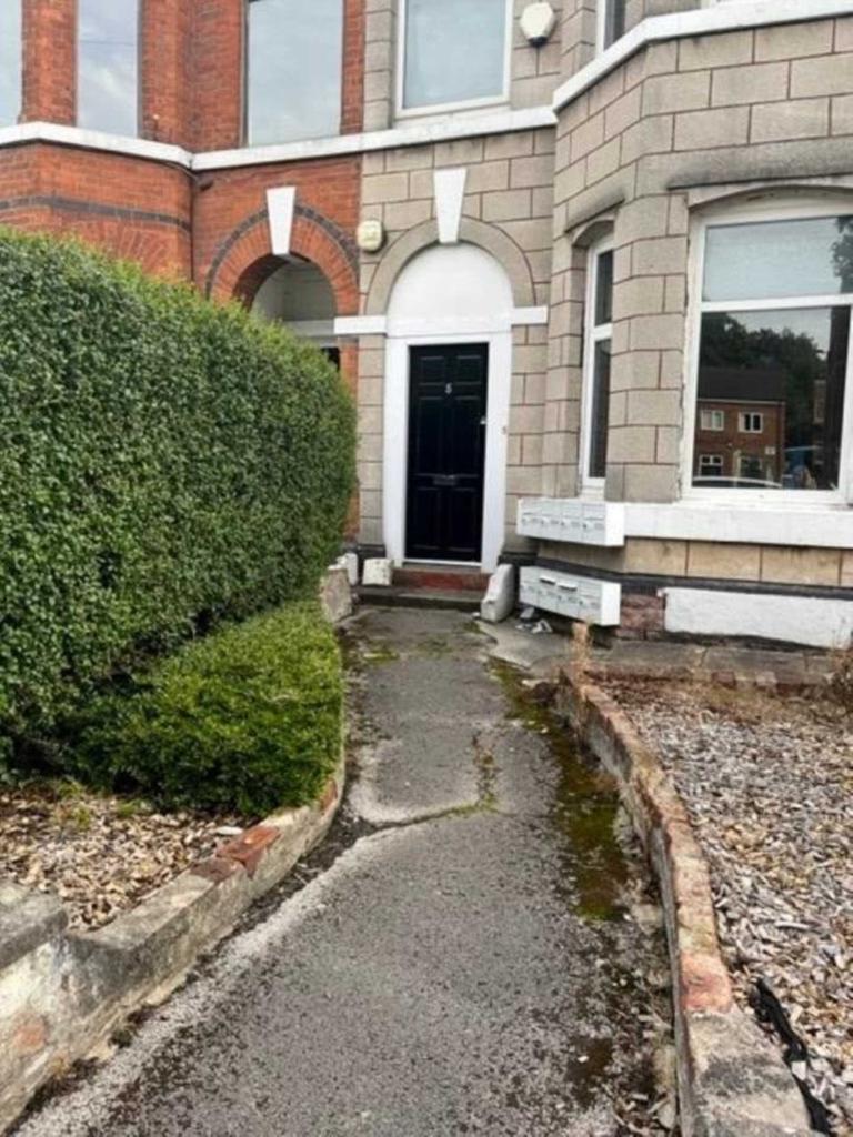Brentwood, Salford 1 bed in a house share £565 pcm (£130 pw)