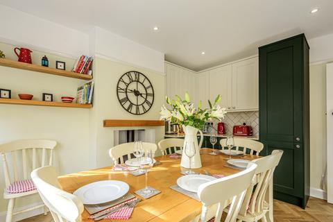17 Manor Crescent, Guildford, GU2 9NF