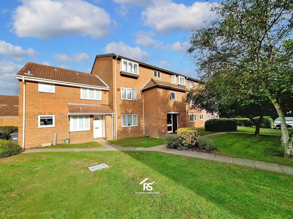 Pickwick Close, Hounslow TW4 1 bed flat for sale £240,000