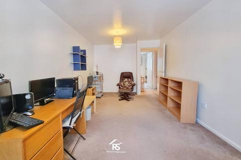 1 bedroom flat for sale, Pickwick Close, Hounslow TW4