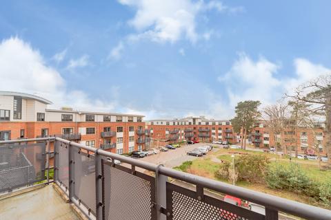 2 bedroom flat for sale, Kestrel Road, Farnborough, GU14