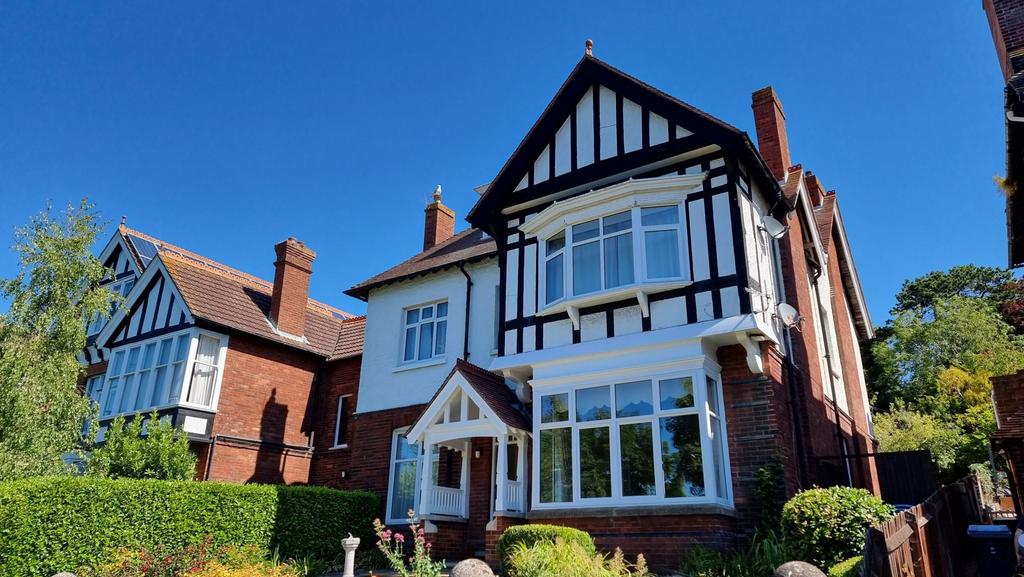 Castle Avenue, Dover 6 bed detached house for sale £695,000
