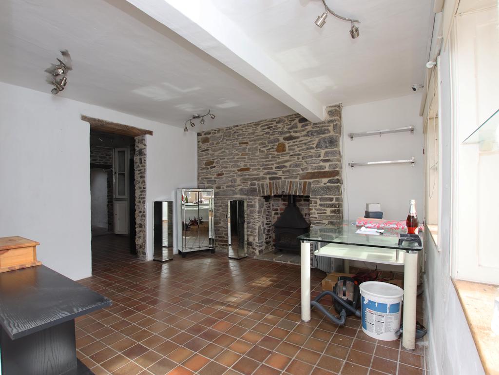 Swan Street, Llantrisant, CF72 8ED 2 bed cottage for sale £160,000