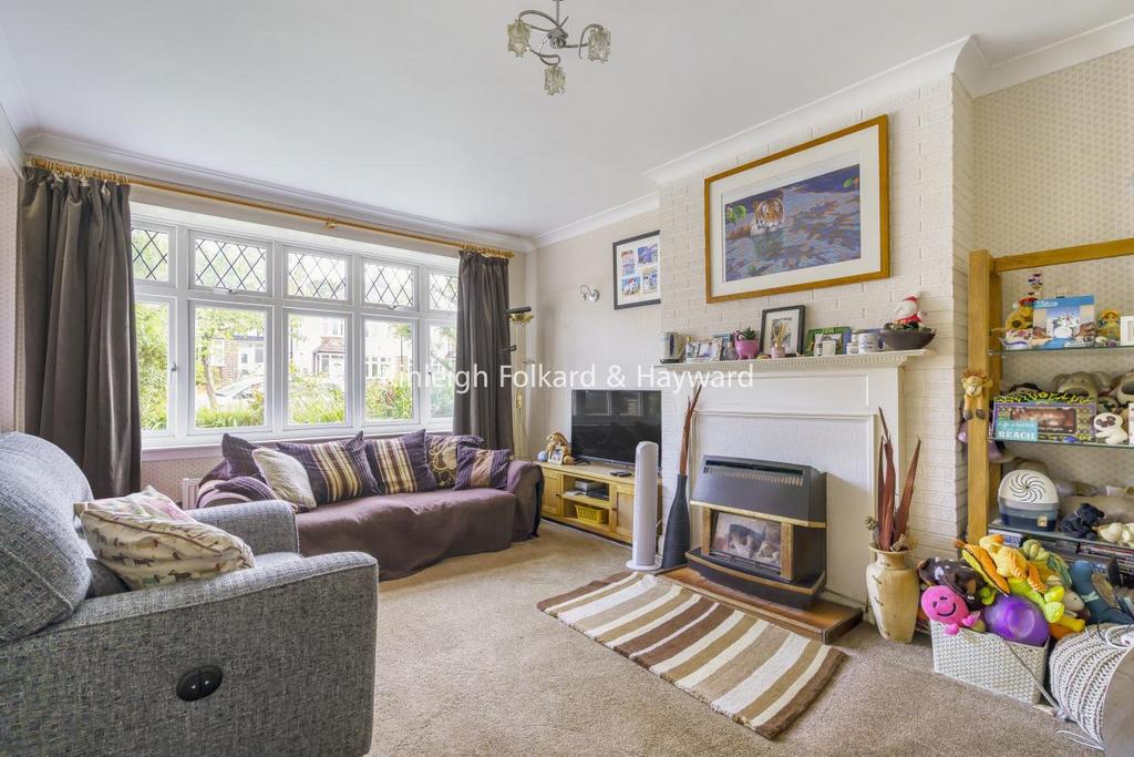 Goodhart Way, West Wickham 3 bed semidetached house £700,000
