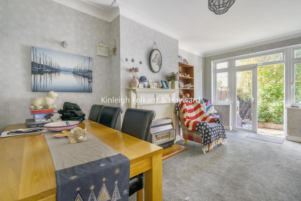 Goodhart Way, West Wickham 3 bed semidetached house £700,000