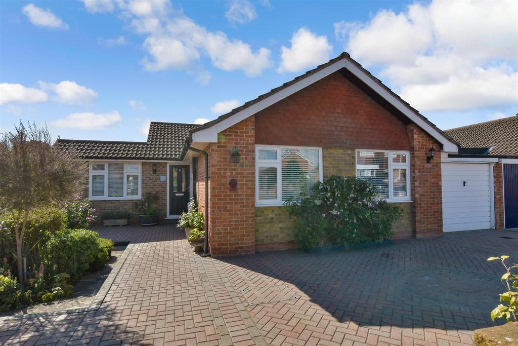 Beaufort Road, Bedhampton, Havant, Hampshire 3 bed detached bungalow