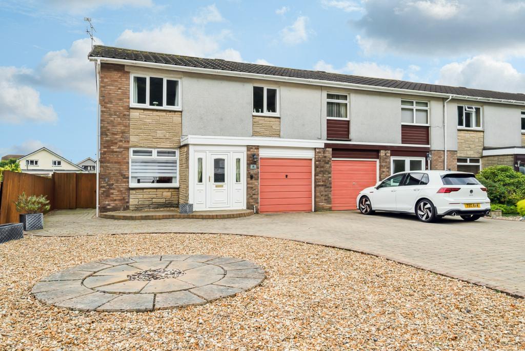 Cochrane Crescent, Alva, Clackmannanshire, FK12 5PA 3 bed semidetached