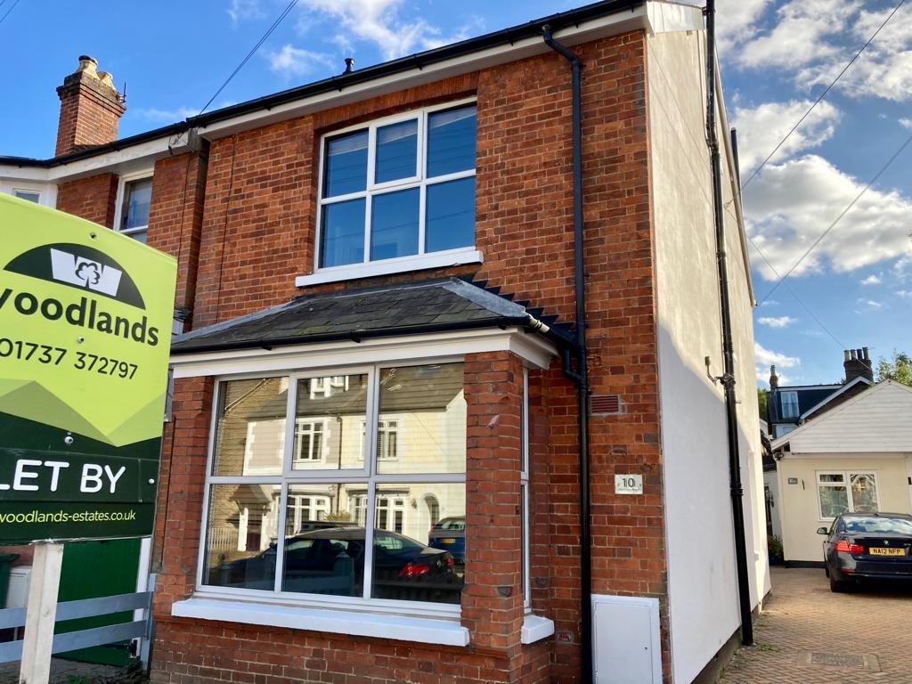 Charman Road, Redhill 3 bed semidetached house £1,850 pcm (£427 pw)