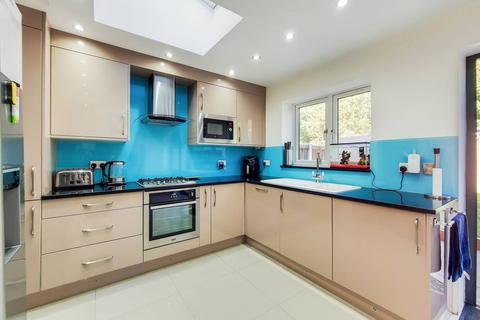 4 bedroom semi-detached house to rent - Oak Hill Crescent, Highams Park, Woodford Green, IG8