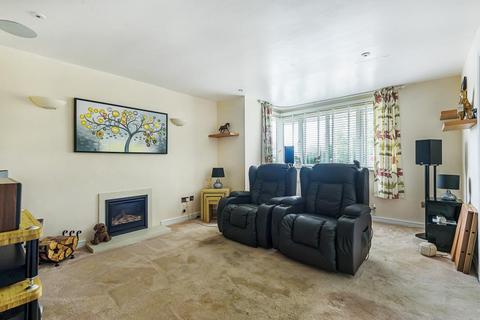 76 Garner Close, Carterton, OX18 1GA