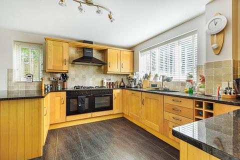 76 Garner Close, Carterton, OX18 1GA