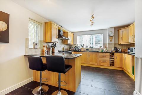 76 Garner Close, Carterton, OX18 1GA