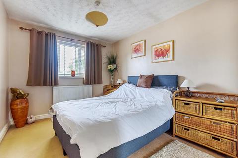 76 Garner Close, Carterton, OX18 1GA