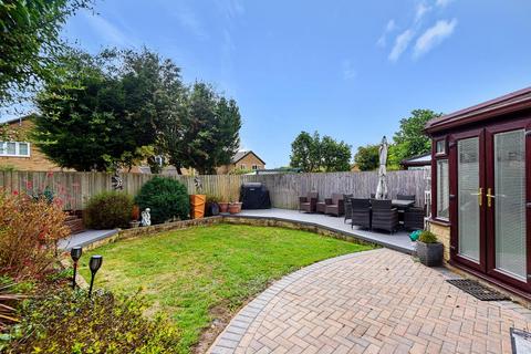 76 Garner Close, Carterton, OX18 1GA