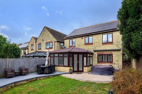 76 Garner Close, Carterton, OX18 1GA