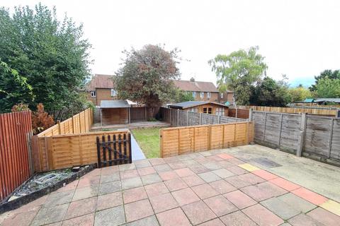 3 bedroom semi-detached house to rent, High Street North, Dunstable, LU6