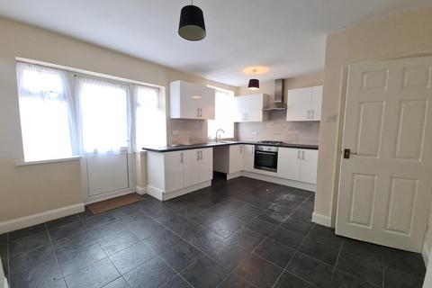 3 bedroom semi-detached house to rent, High Street North, Dunstable, LU6