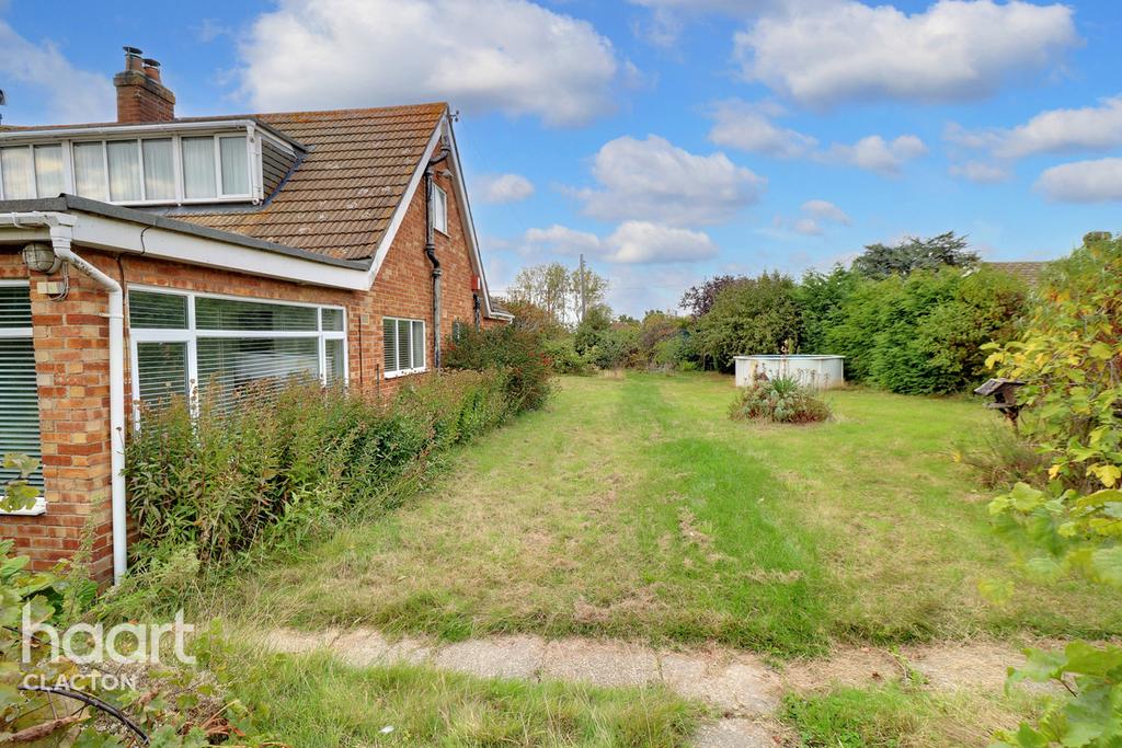 Point Clear Road, ClactonOnSea 3 bed detached house for sale £400,000