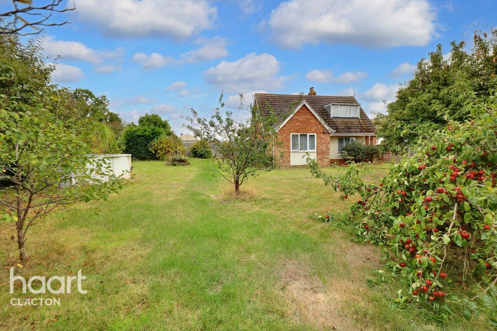 Point Clear Road, ClactonOnSea 3 bed detached house £400,000