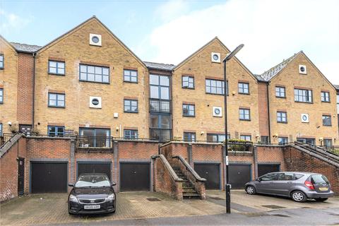 71 Riverdene Place, Southampton, SO18 1UH